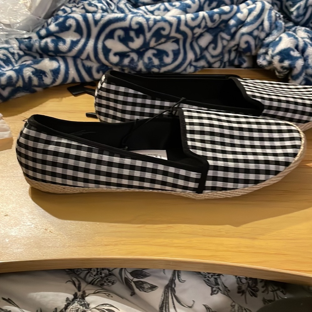 Espadrill shoes. Black and white Ginham. From JC Penny. - Picture 4 of 6